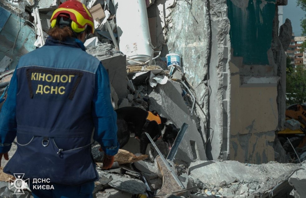 У Києві вже 12 загиблих від удару РФ, зокрема діти